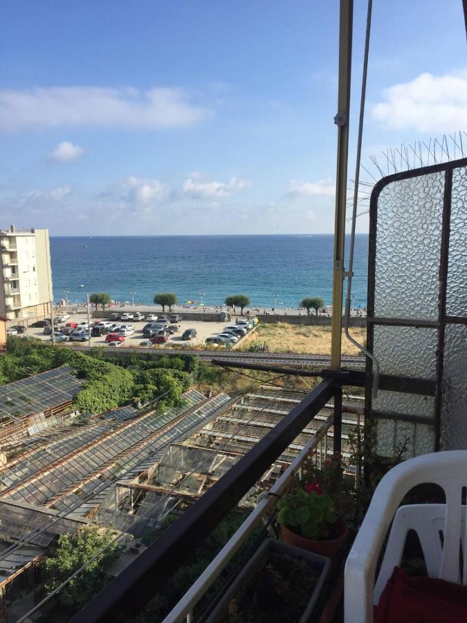 A Due Passi Dal Mare Apartamento Vallecrosia Exterior foto